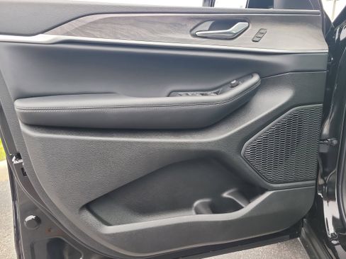 New 2025 Jeep Grand Cherokee L Limited w/ Black Appearance Package image 14