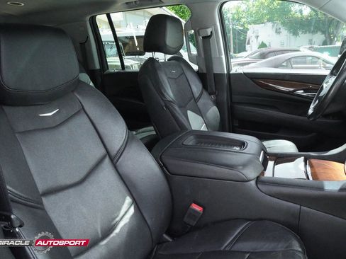 Used 2018 Cadillac Escalade ESV Premium Luxury image 34