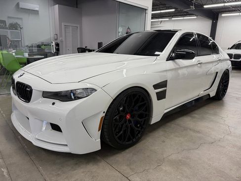 Used 2013 BMW M5 RWD image 1