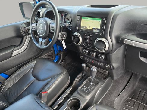 Used 2016 Jeep Wrangler Unlimited Sahara w/ Connectivity Group AWD/4WD image 27