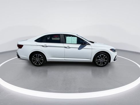 Used 2025 Volkswagen Jetta Sport image 15