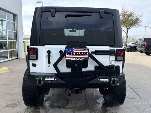 Used 2018 Jeep Wrangler Unlimited Rubicon w/ Connectivity Group image 5