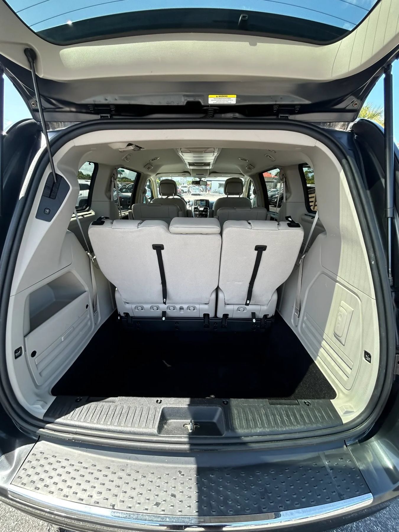 Used 2011 Chrysler Town & Country Touring-L FWD image 21
