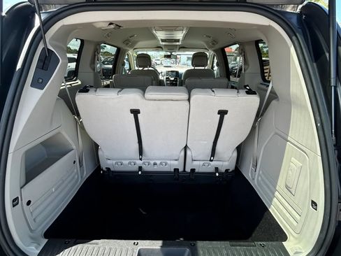 Used 2011 Chrysler Town & Country Touring-L FWD image 21