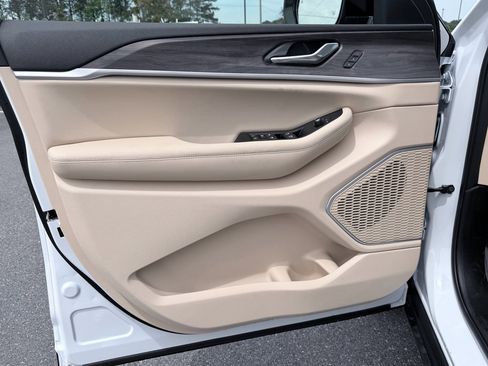 New 2026 Jeep Grand Cherokee L Limited RWD image 31