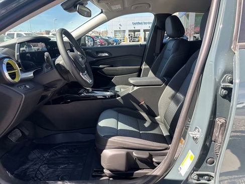 New 2026 Chevrolet Trax LT w/ Driver Confidence Package FWD image 2