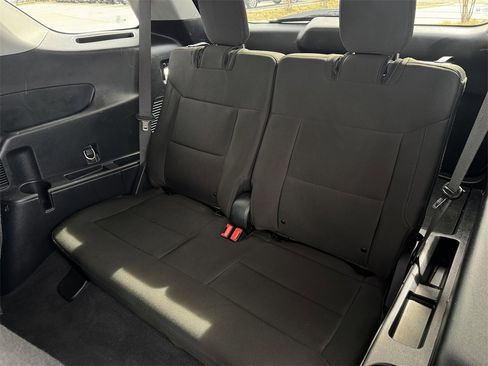 Used 2023 Ford Explorer XLT image 30