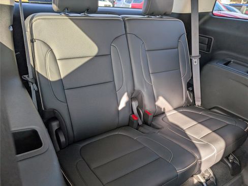 Used 2023 GMC Acadia Denali w/ Denali Technology Package image 12