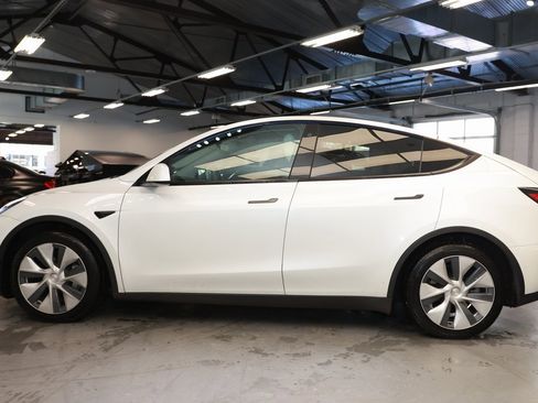 Used 2021 Tesla Model Y Long Range image 4