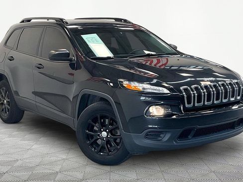 Used 2016 Jeep Cherokee Sport w/ Cold Weather Group AWD/4WD image 3
