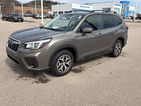 Used 2020 Subaru Forester Premium image 5