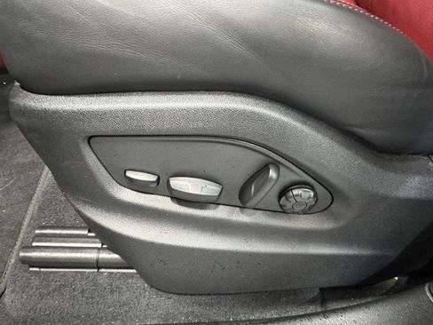 Certified 2025 Porsche Cayenne Turbo image 20