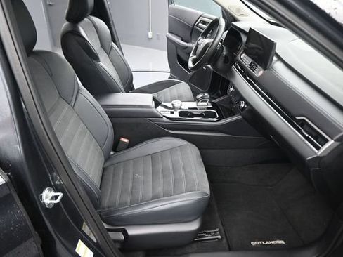 Used 2025 Mitsubishi Outlander SE AWD/4WD image 14