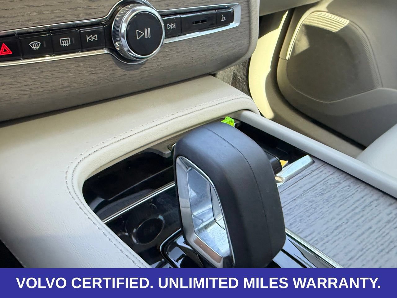 Certified 2025 Volvo XC90 B6 Plus w/ Protection Package Premier AWD/4WD image 23