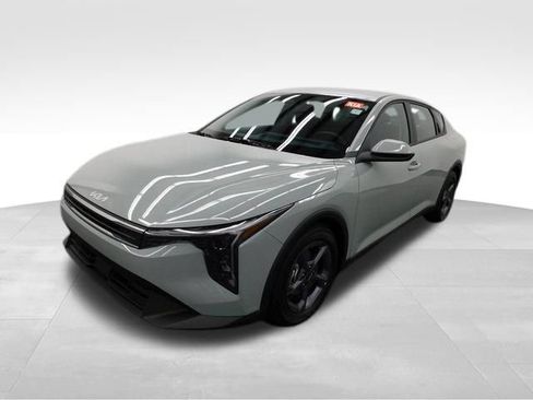 Used 2025 Kia K4 LXS image 12