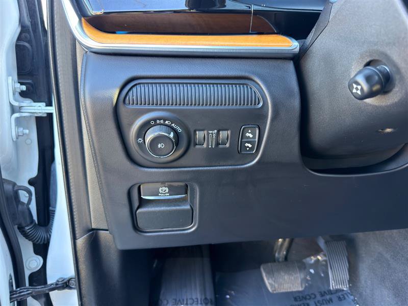 Used 2024 Jeep Grand Wagoneer L Series III AWD/4WD image 13