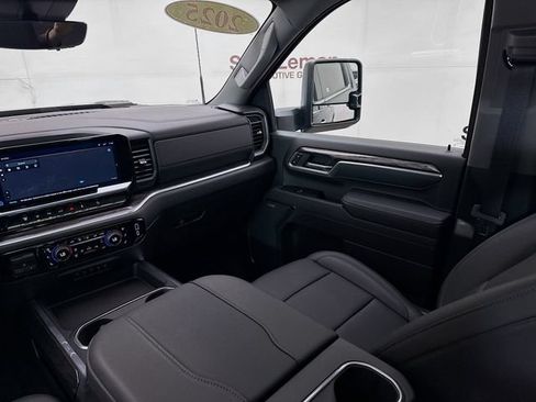 Used 2025 Chevrolet Silverado 3500 LTZ w/ LTZ Premium Package AWD/4WD image 27