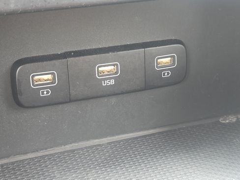 Used 2023 Kia Carnival LX FWD image 28