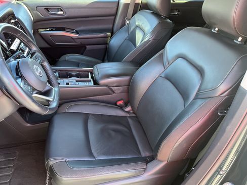 Used 2022 Nissan Pathfinder SL w/ SL Premium Package image 17