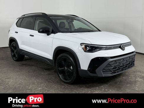 Used 2025 Volkswagen Taos SE image 1