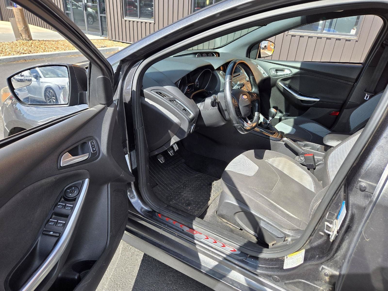 Used 2016 Ford Focus ST FWD image 9