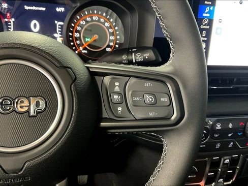 New 2025 Jeep Gladiator Sport image 22