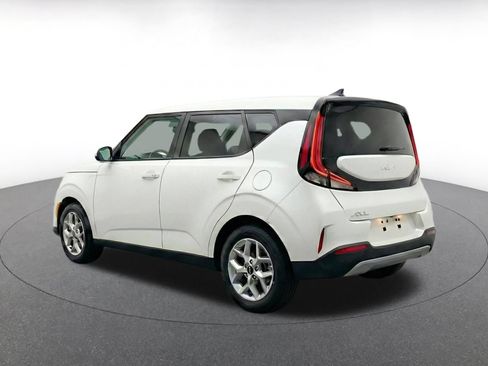 Used 2025 Kia Soul LX w/ LX Technology Package FWD image 7