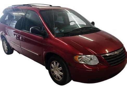 Used 2007 Chrysler Town & Country Touring FWD image 7