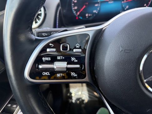 Used 2022 Mercedes-Benz GLB 250 4MATIC w/ Premium Package Lite image 19