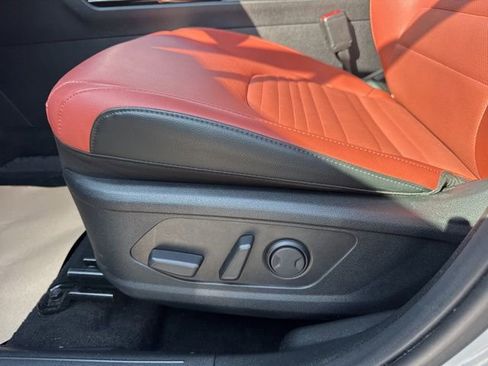 Used 2024 Kia Sportage SX image 11