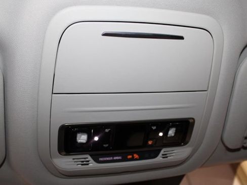 Used 2025 Lincoln Nautilus Premier AWD/4WD image 41