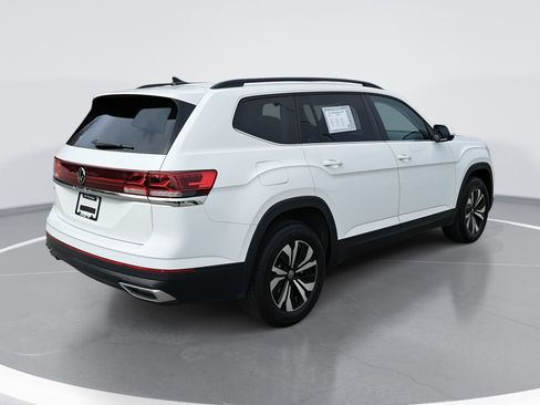 Certified 2025 Volkswagen Atlas SE image 3