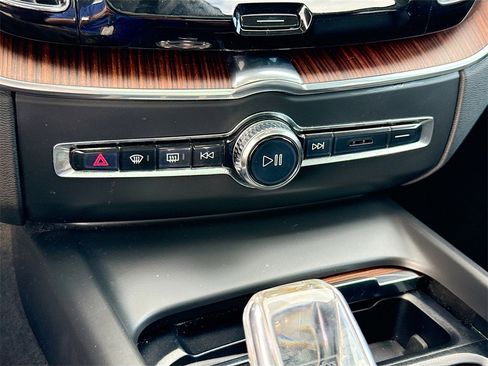 Used 2023 Volvo XC60 B6 Ultimate image 17