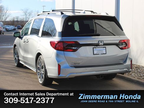 New 2026 Honda Odyssey Touring image 7