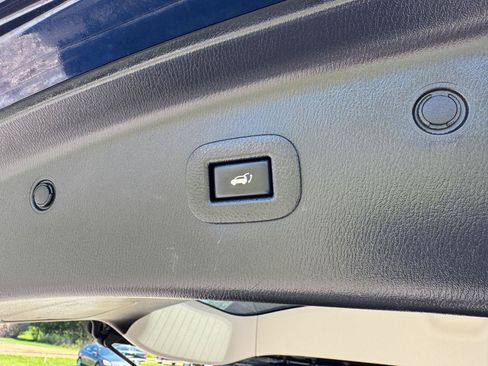Used 2018 Nissan Armada Platinum w/ Captain Seat Package RWD image 17