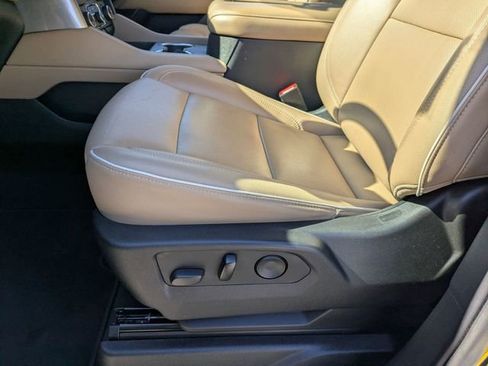 Used 2021 Chevrolet Suburban Premier RWD image 15