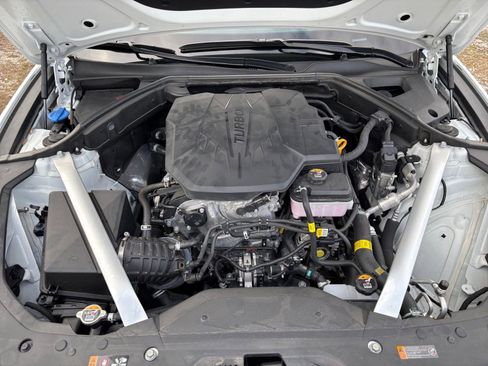 Used 2025 Genesis G70 2.5T image 33