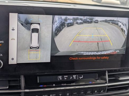 Used 2025 Toyota Sienna Platinum image 16