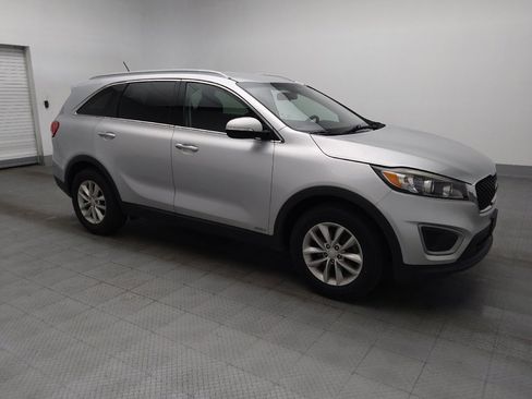 Used 2017 Kia Sorento AWD image 11