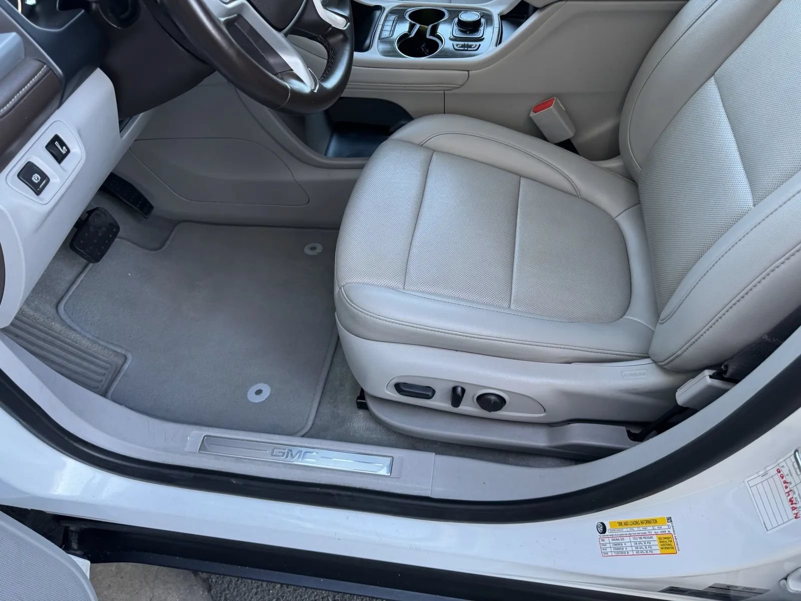 Used 2023 GMC Acadia SLT AWD/4WD image 19