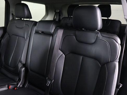 Used 2022 Jeep Grand Cherokee L Limited image 32