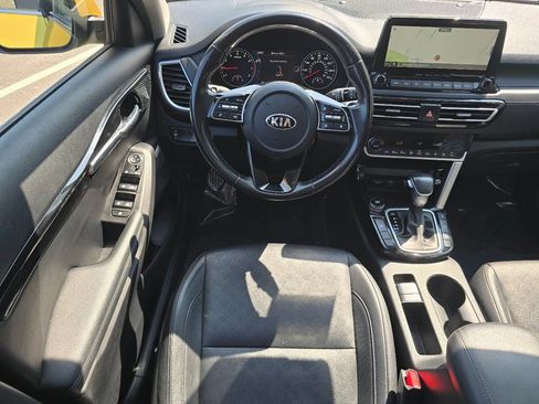 Used 2021 Kia Seltos SX w/ SX Sunroof Package AWD/4WD image 35