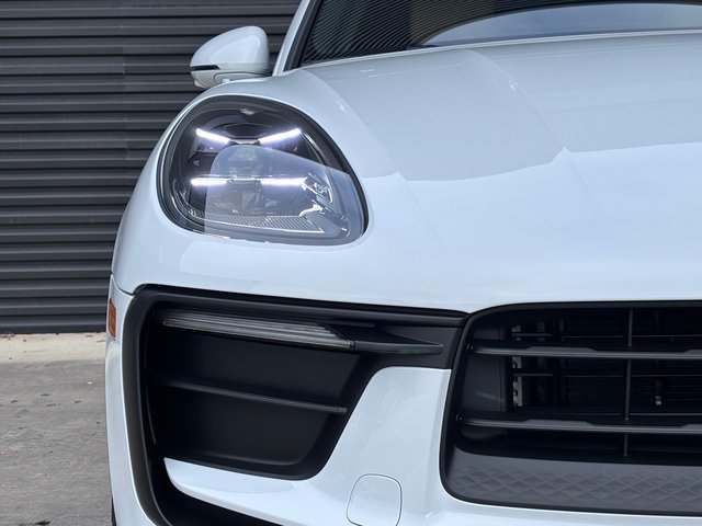 Certified 2026 Porsche Macan AWD/4WD image 12