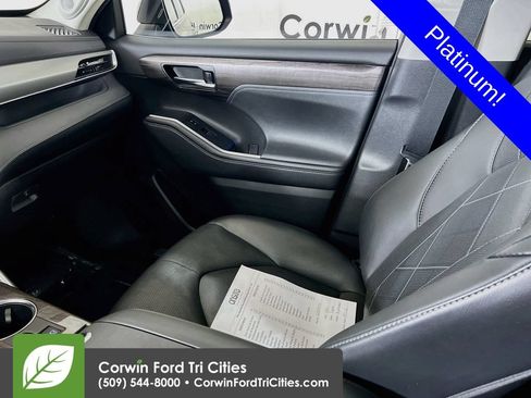 Used 2021 Toyota Highlander Platinum AWD/4WD image 28