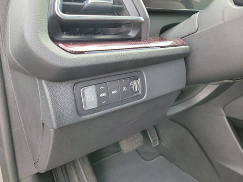 Used 2024 Chevrolet Traverse Z71 AWD/4WD image 24