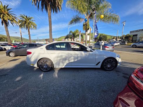 Used 2019 BMW 530e w/ M Sport Package image 5