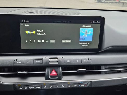 Used 2025 Kia K4 LXS image 12