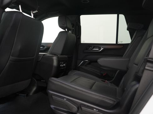 Used 2025 GMC Yukon Denali AWD/4WD image 19