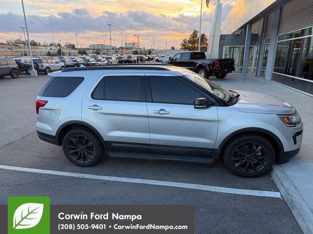 Used 2018 Ford Explorer XLT w/ Equipment Group 202A AWD/4WD image 5