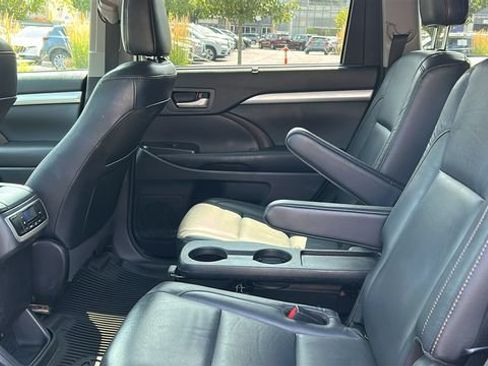 Used 2017 Toyota Highlander XLE AWD/4WD image 24